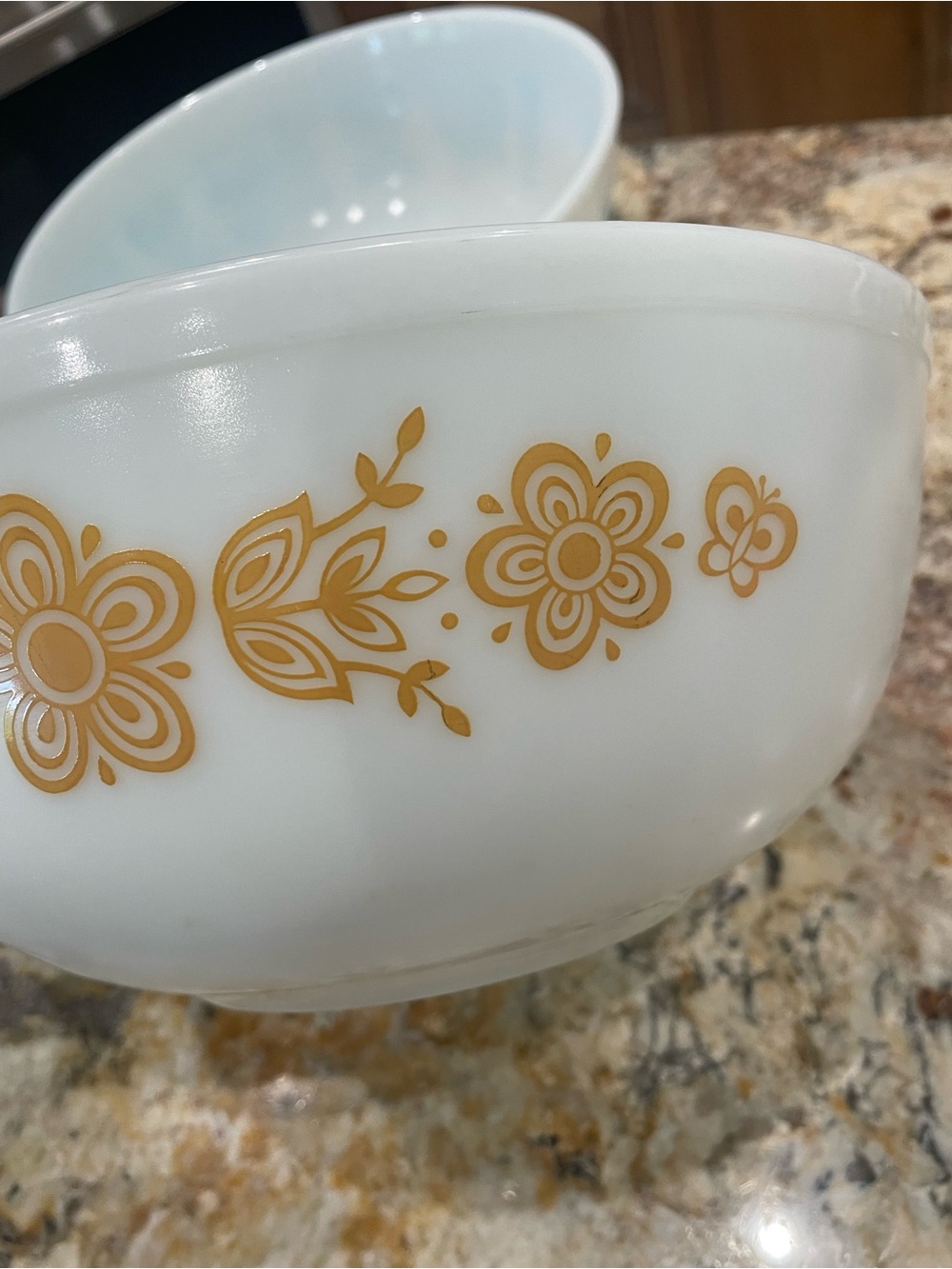Vintage Pyrex 404 Mixing Bowl with Gold on white Butterfly pattern - Picture 3 of 14
